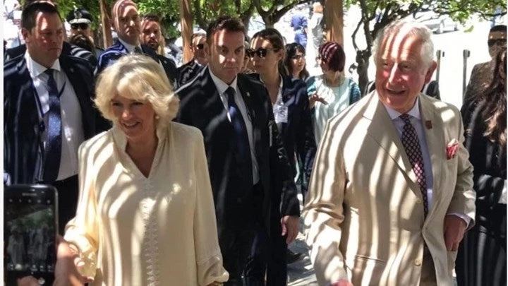 Τους «ξετρέλανε» για τα καλά ο…σιγανός – Η βασιλική επιστολή του Καρόλου και της Καμίλα και το ευχαριστώ στους Κρητικούς (εικόνες, βίντεο)